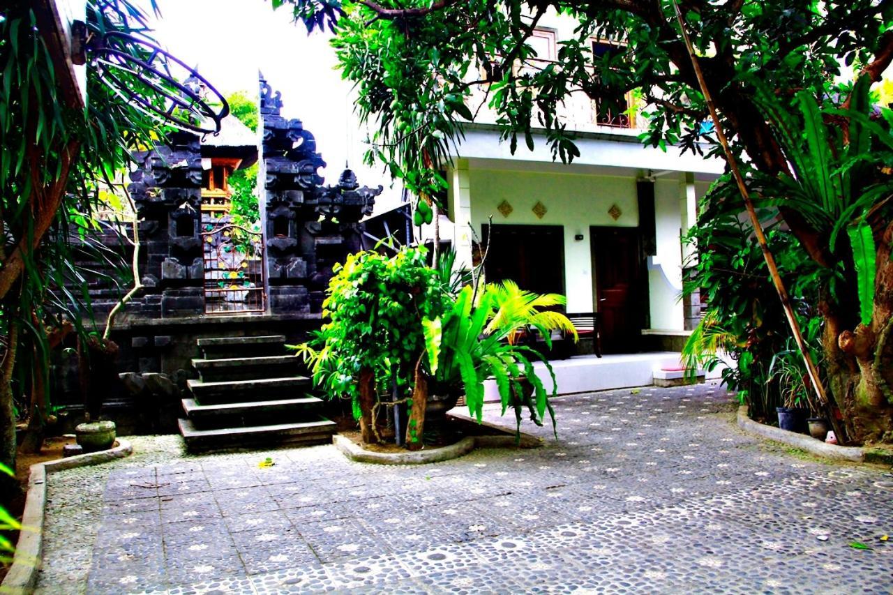 นากูลา เกสท์เฮาส์ Hotel กูตา ภายนอก รูปภาพ